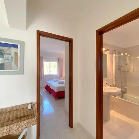 Διαμέρισμα Charming Penthouse With Sea View In #1931